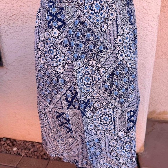 Dresses & Skirts - CJ Banks blue floral midi skirt with elastic waist